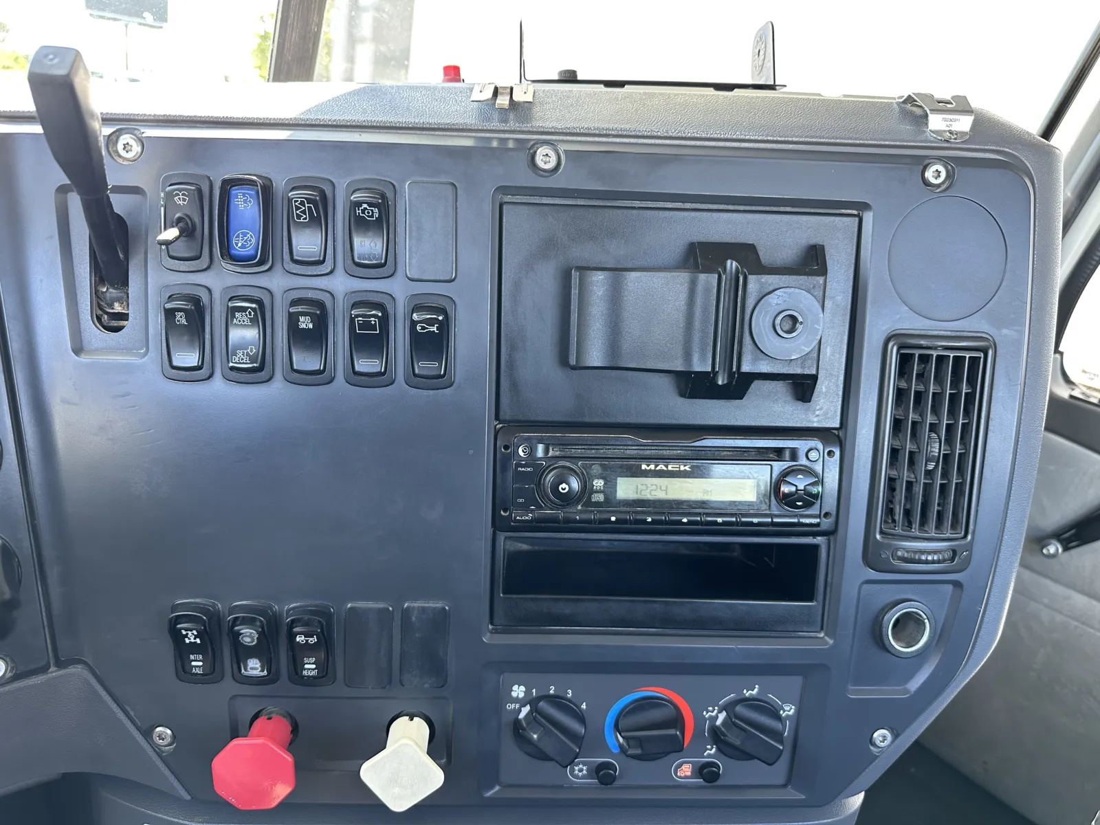 2012 Mack - image 18