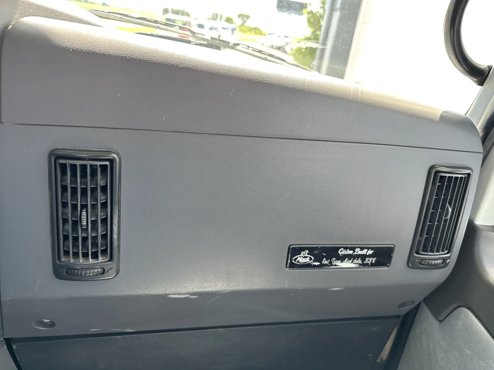 2012 Mack - image 19