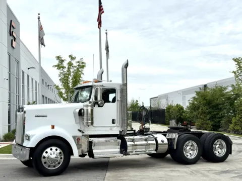 2015 KENWORTH W900 for sale in New Lenox, IL