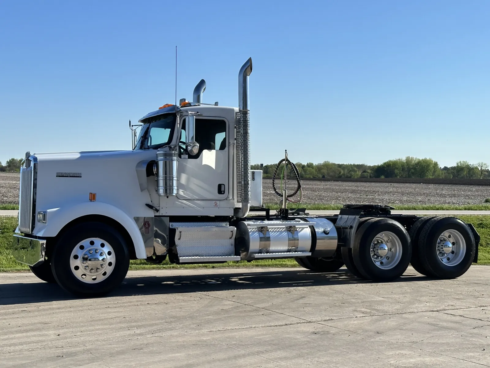 2015 Kenworth W900 - image 2