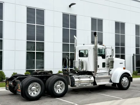More photos of 2015 KENWORTH W900 at Forge Truck Centers - Illinois, IL