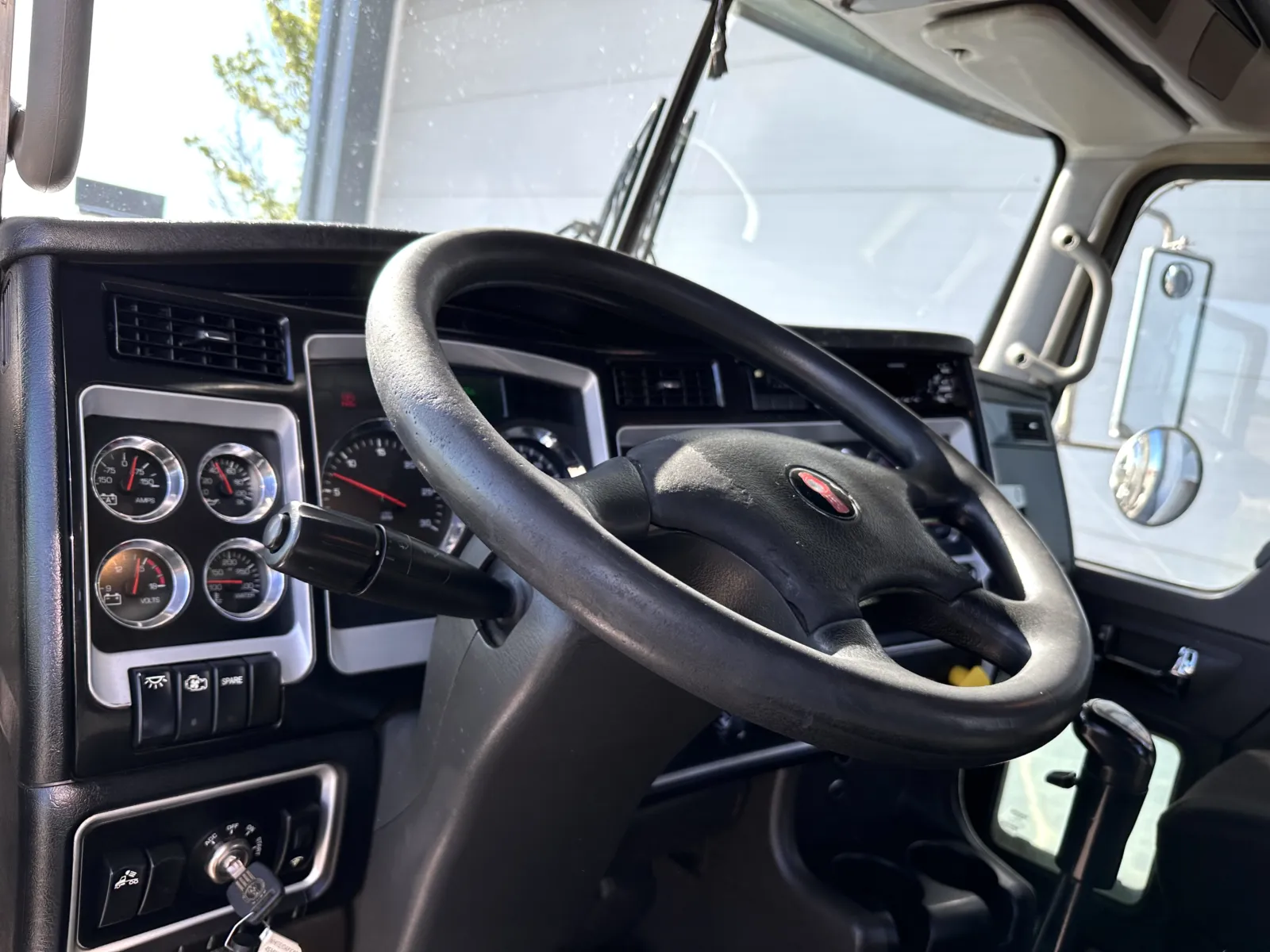 2015 Kenworth W900 - image 14