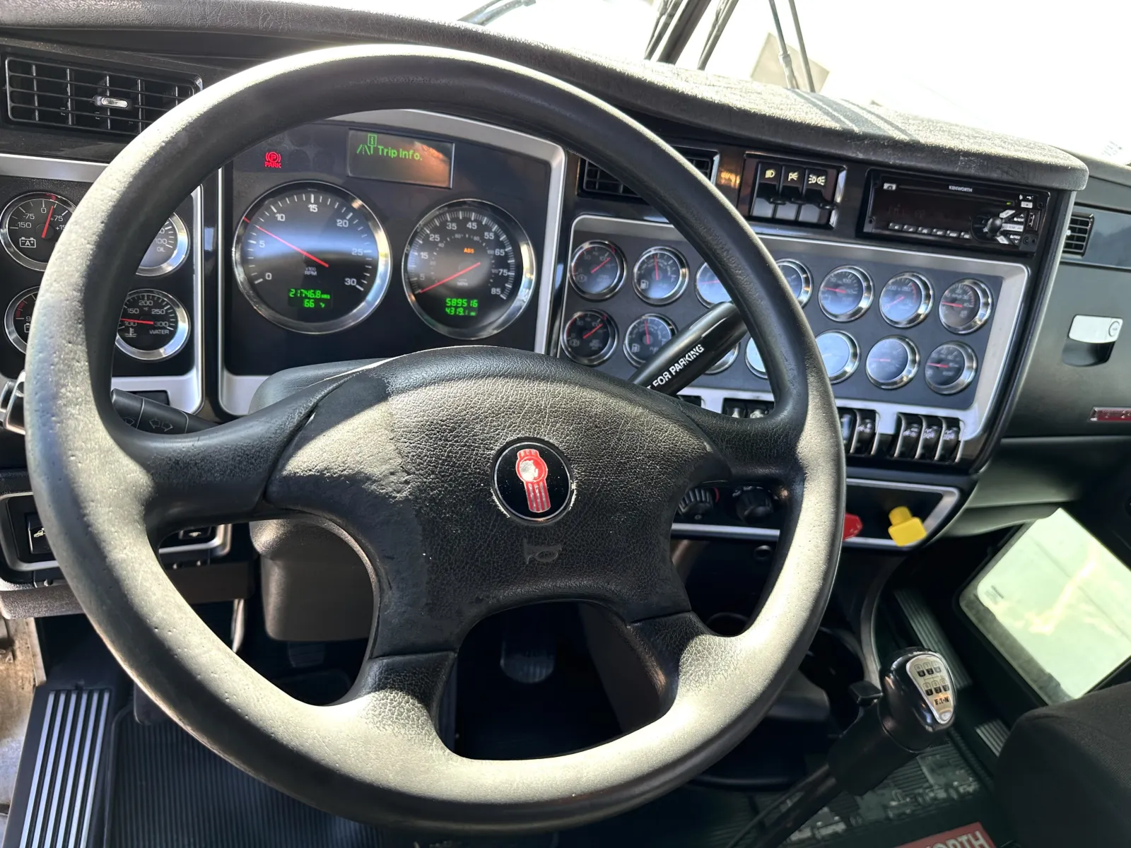 2015 Kenworth W900 - image 15