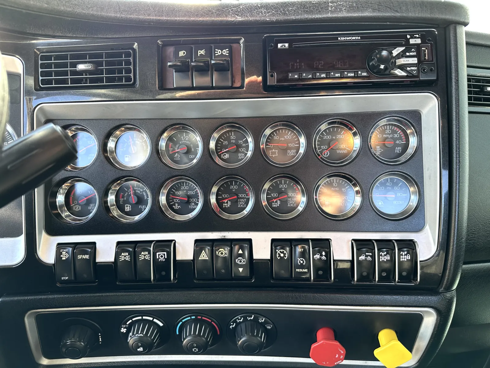 2015 Kenworth W900 - image 17