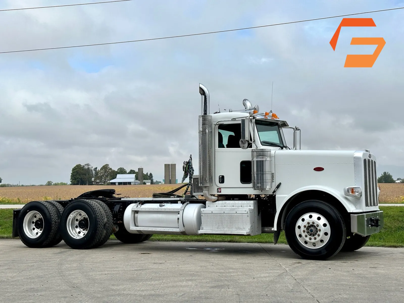 2013 Peterbilt - image 1