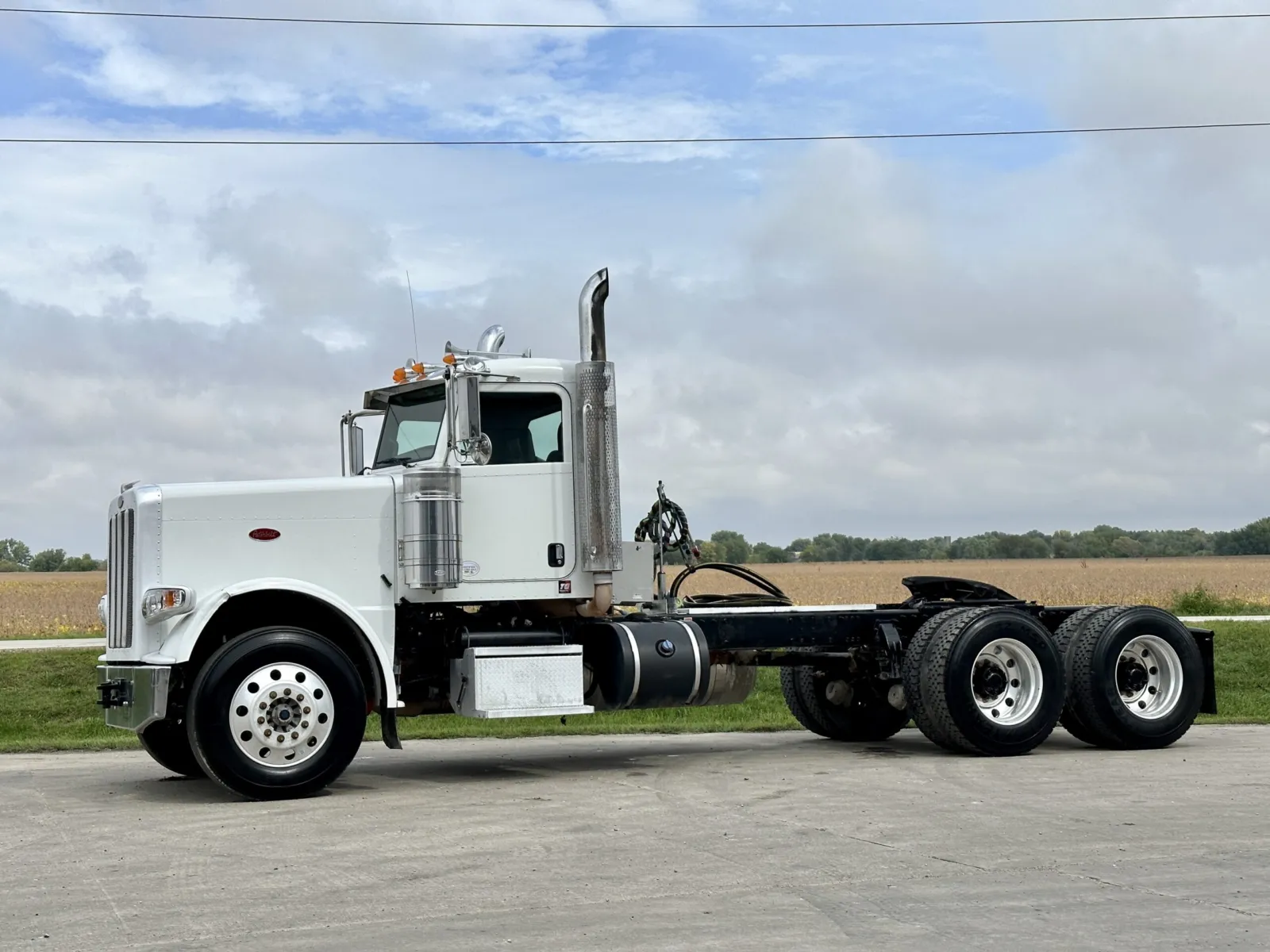 2013 Peterbilt - image 2