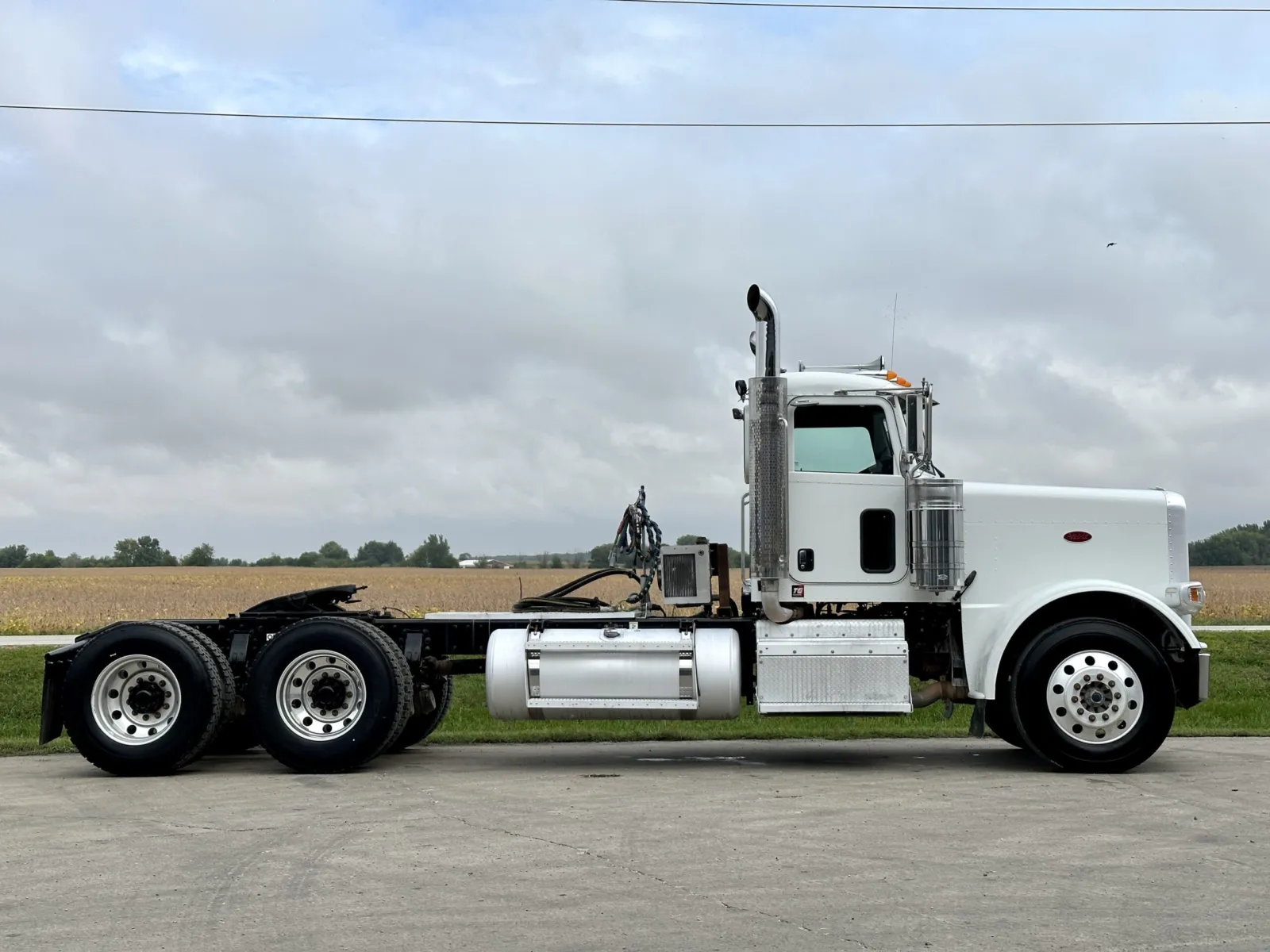 2013 Peterbilt - image 3