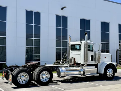 More photos of 2013 PETERBILT 388 at Forge Truck Centers - Illinois, IL