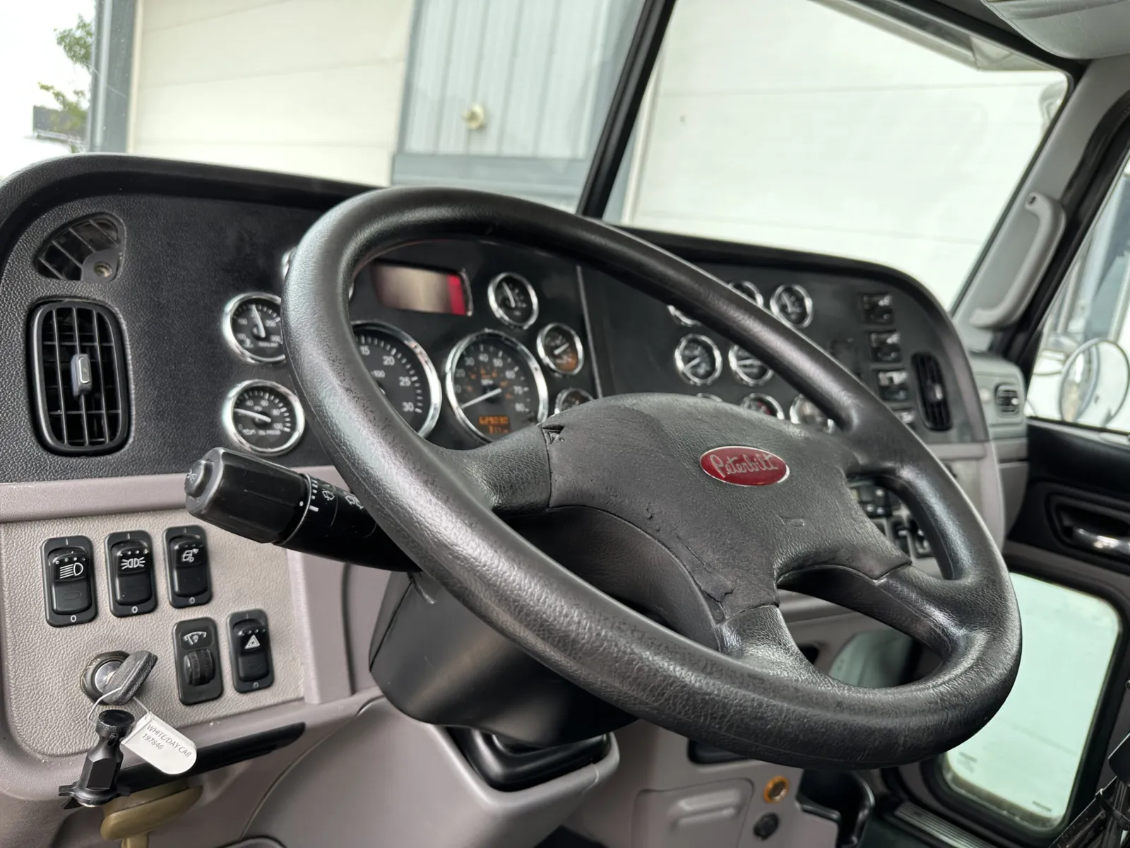 2013 Peterbilt - image 15