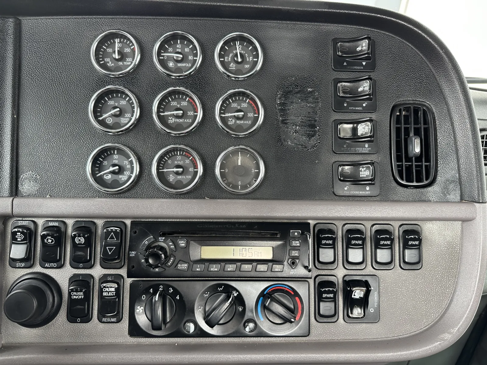 2013 Peterbilt - image 17