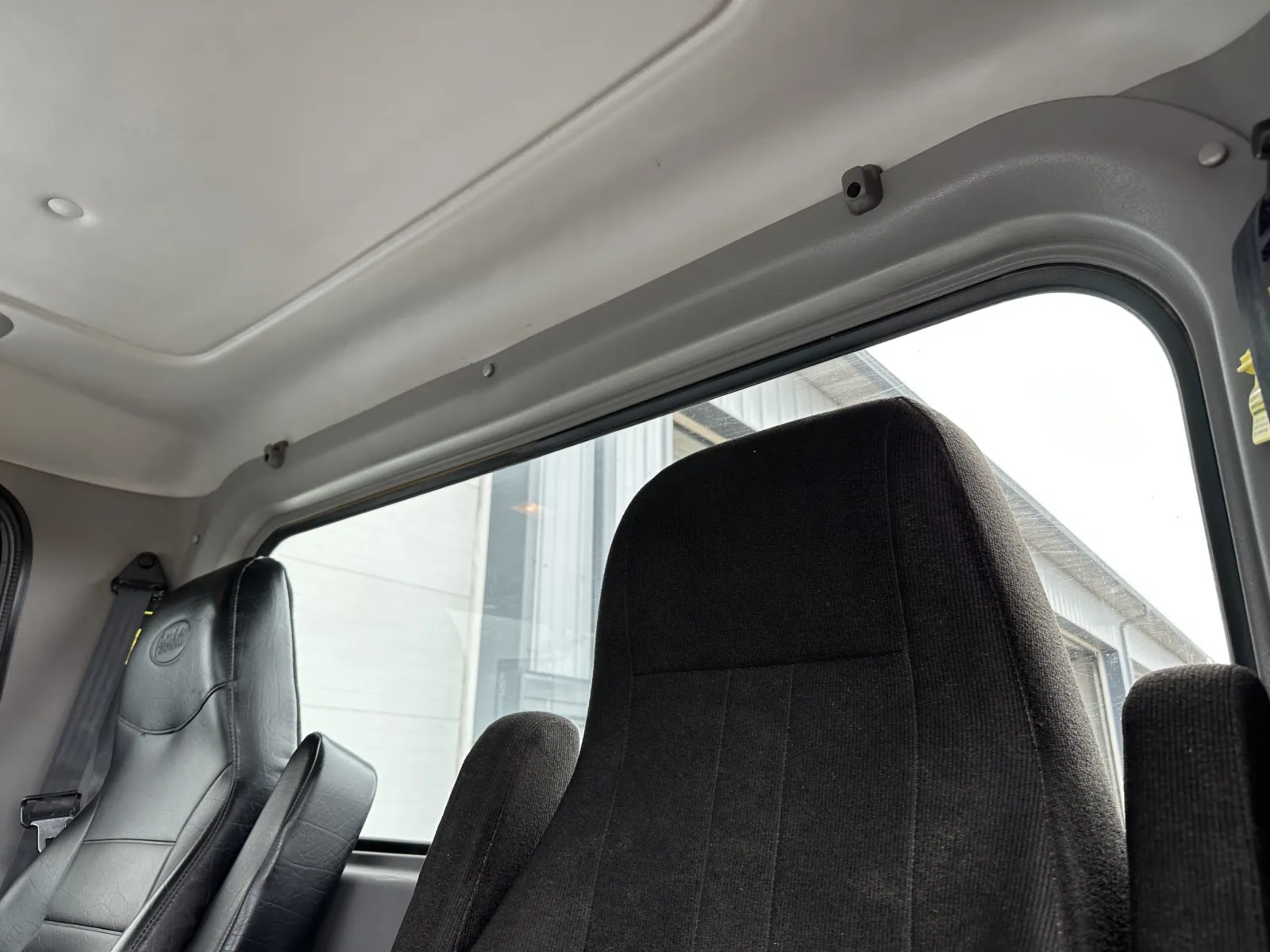 2013 Peterbilt - image 19