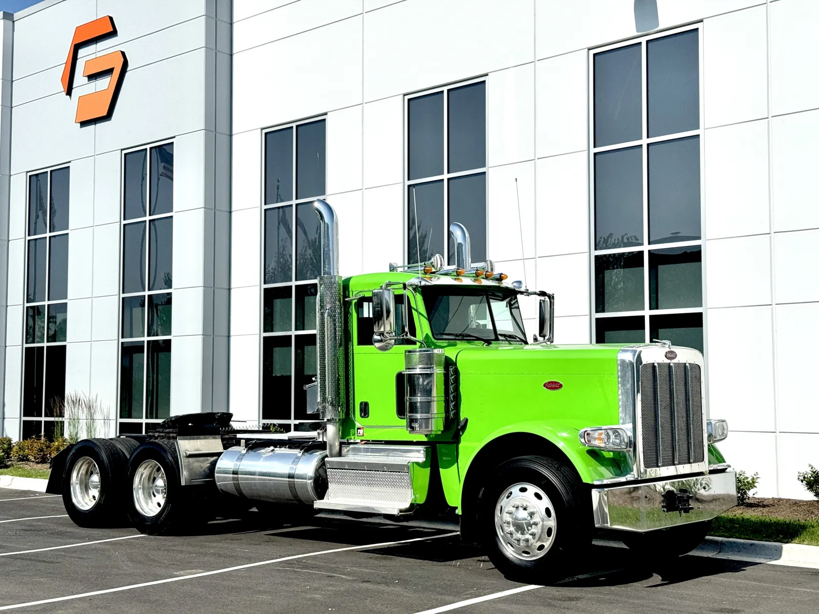 2022 Peterbilt 389 - image 2