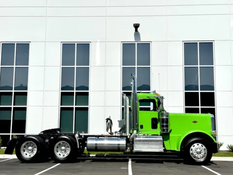 Another view of 2022 PETERBILT 389 for sale in New Lenox, IL at Forge Truck Centers - Illinois