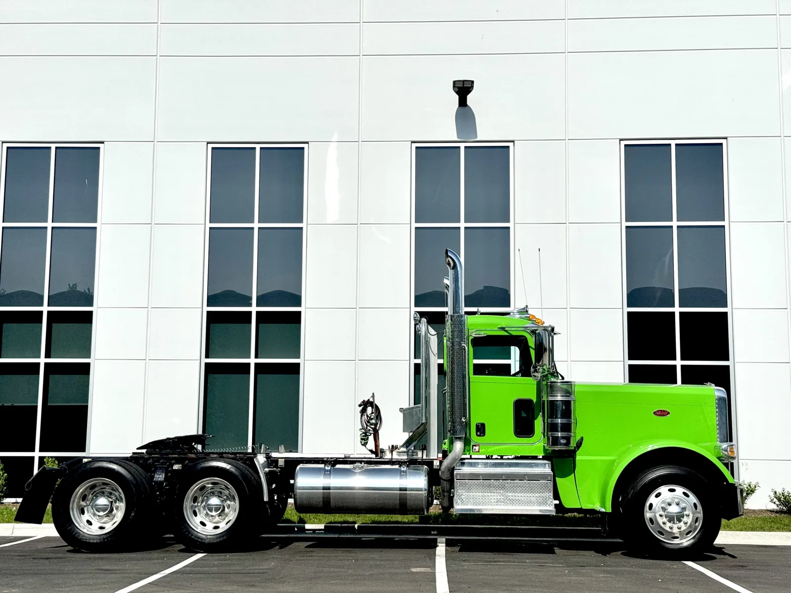 2022 Peterbilt 389 - image 3