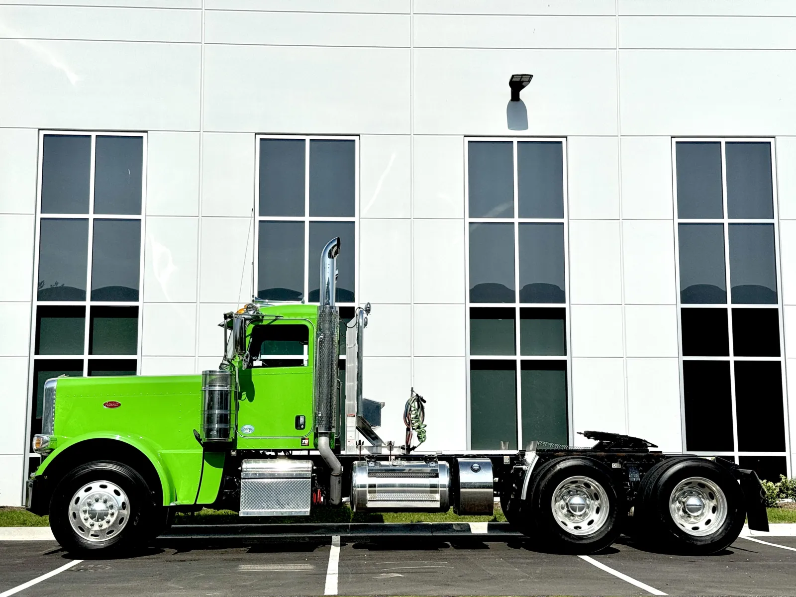 2022 Peterbilt 389 - image 4
