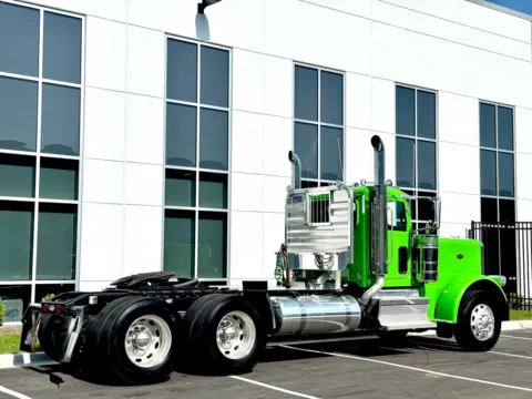 More photos of 2022 PETERBILT 389 at Forge Truck Centers - Illinois, IL