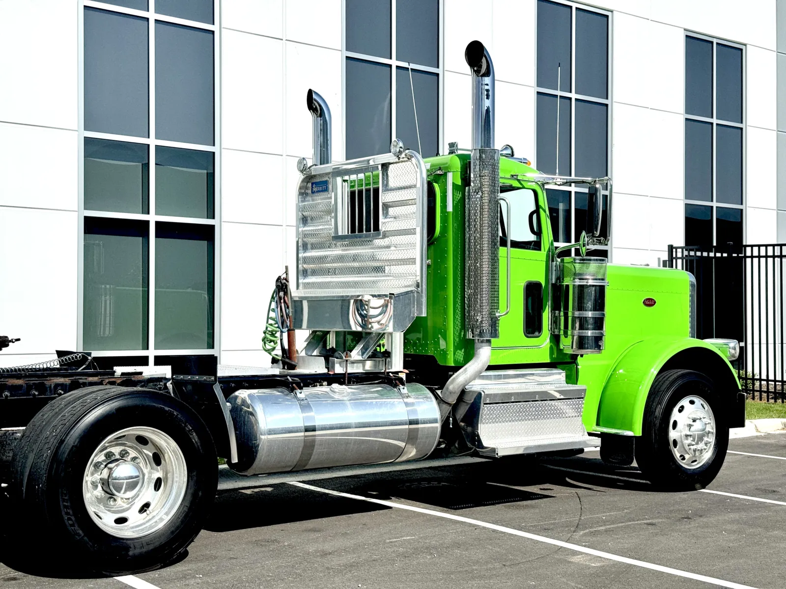 2022 Peterbilt 389 - image 7