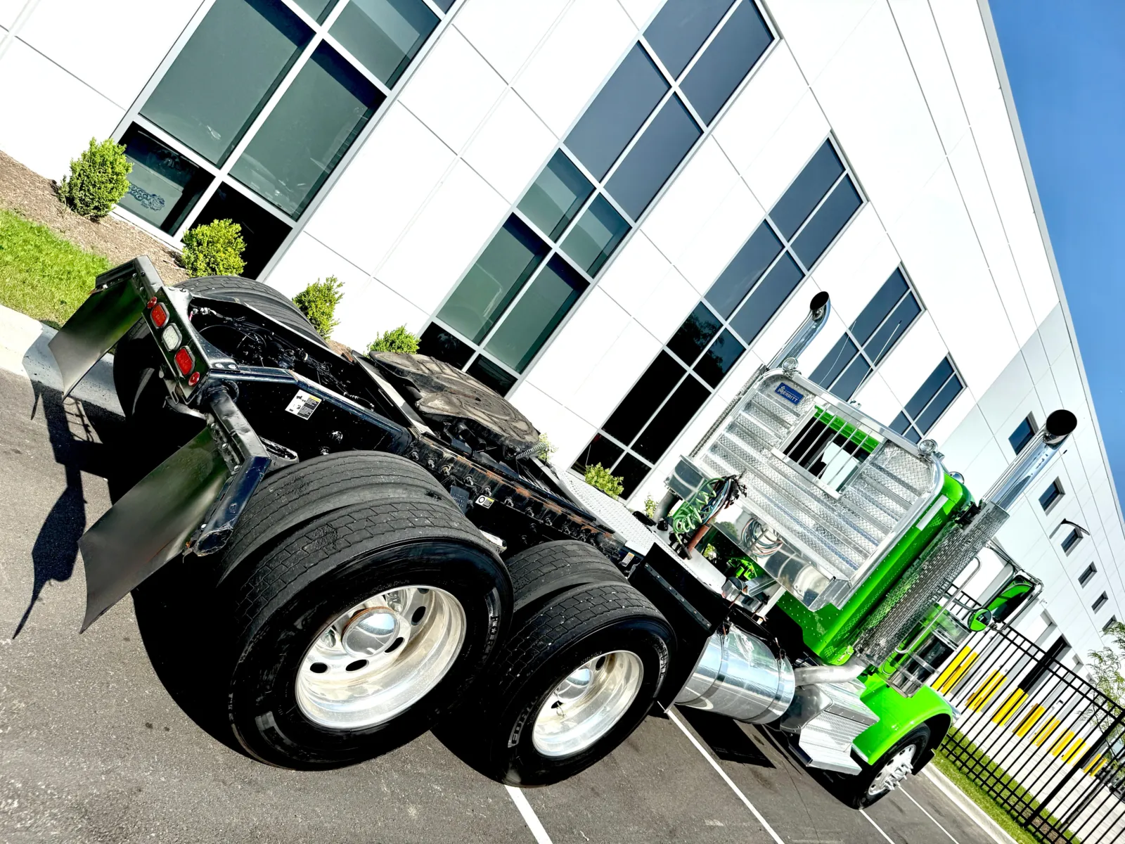 2022 Peterbilt 389 - image 11