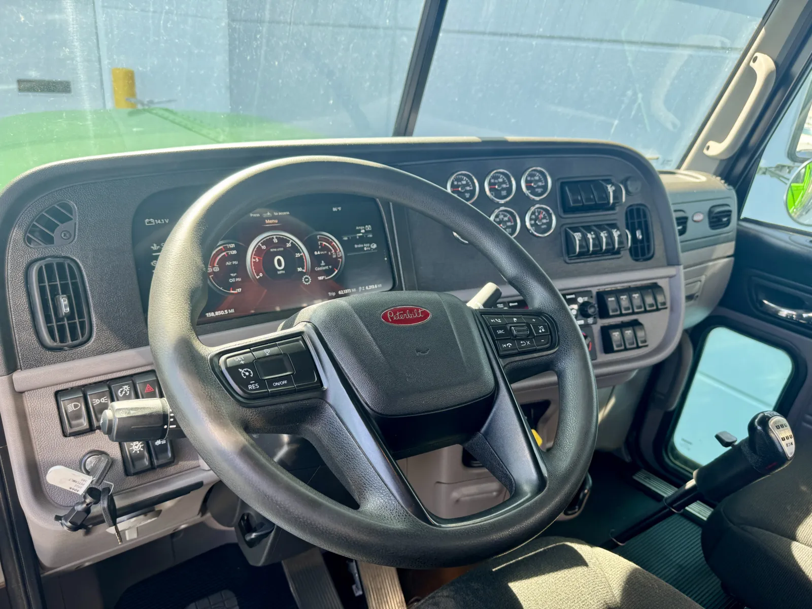 2022 Peterbilt 389 - image 15