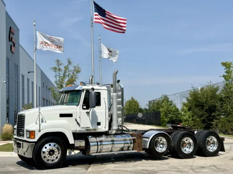 2013 MACK CHU613 for sale in New Lenox, IL