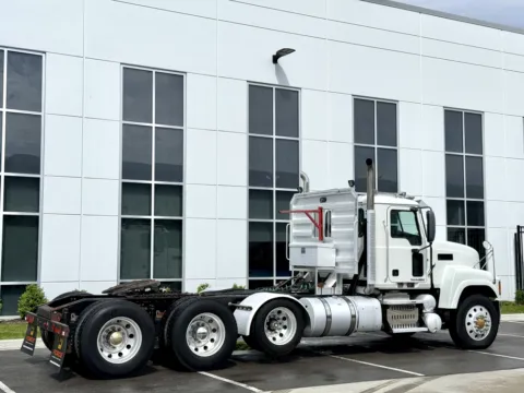 More photos of 2013 MACK CHU613 at Forge Truck Centers - Illinois, IL