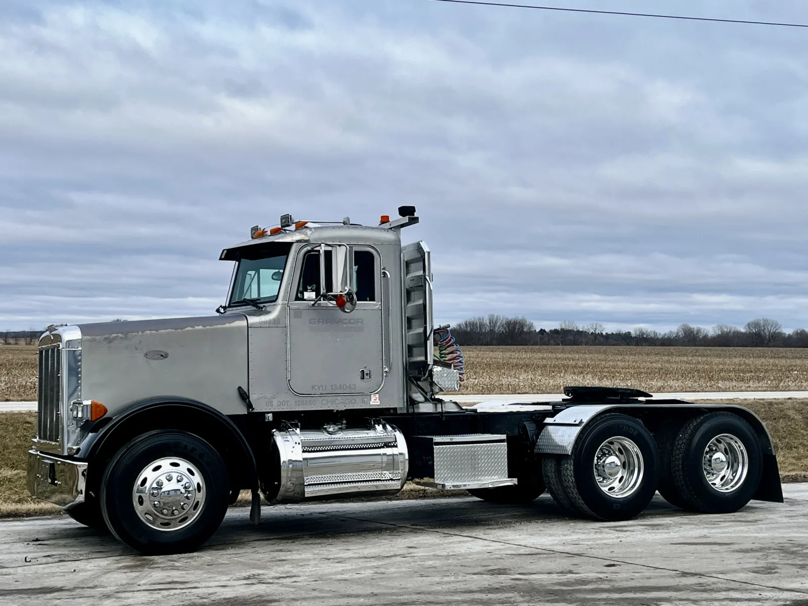 1999 Peterbilt - image 2