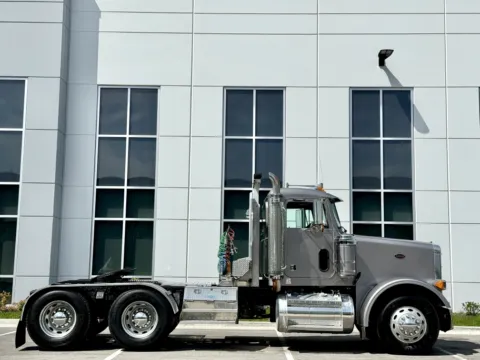 Another view of 1999 PETERBILT 378 for sale in New Lenox, IL at Forge Truck Centers - Illinois