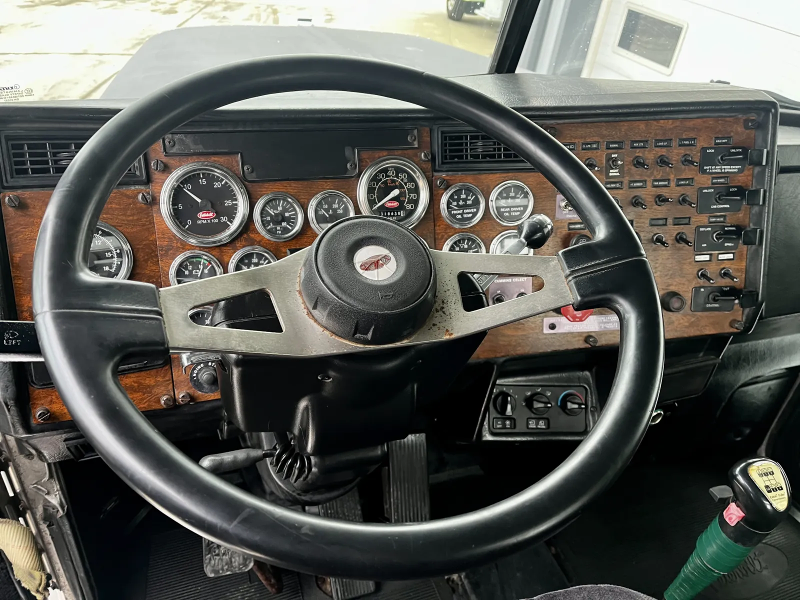 1999 Peterbilt - image 16