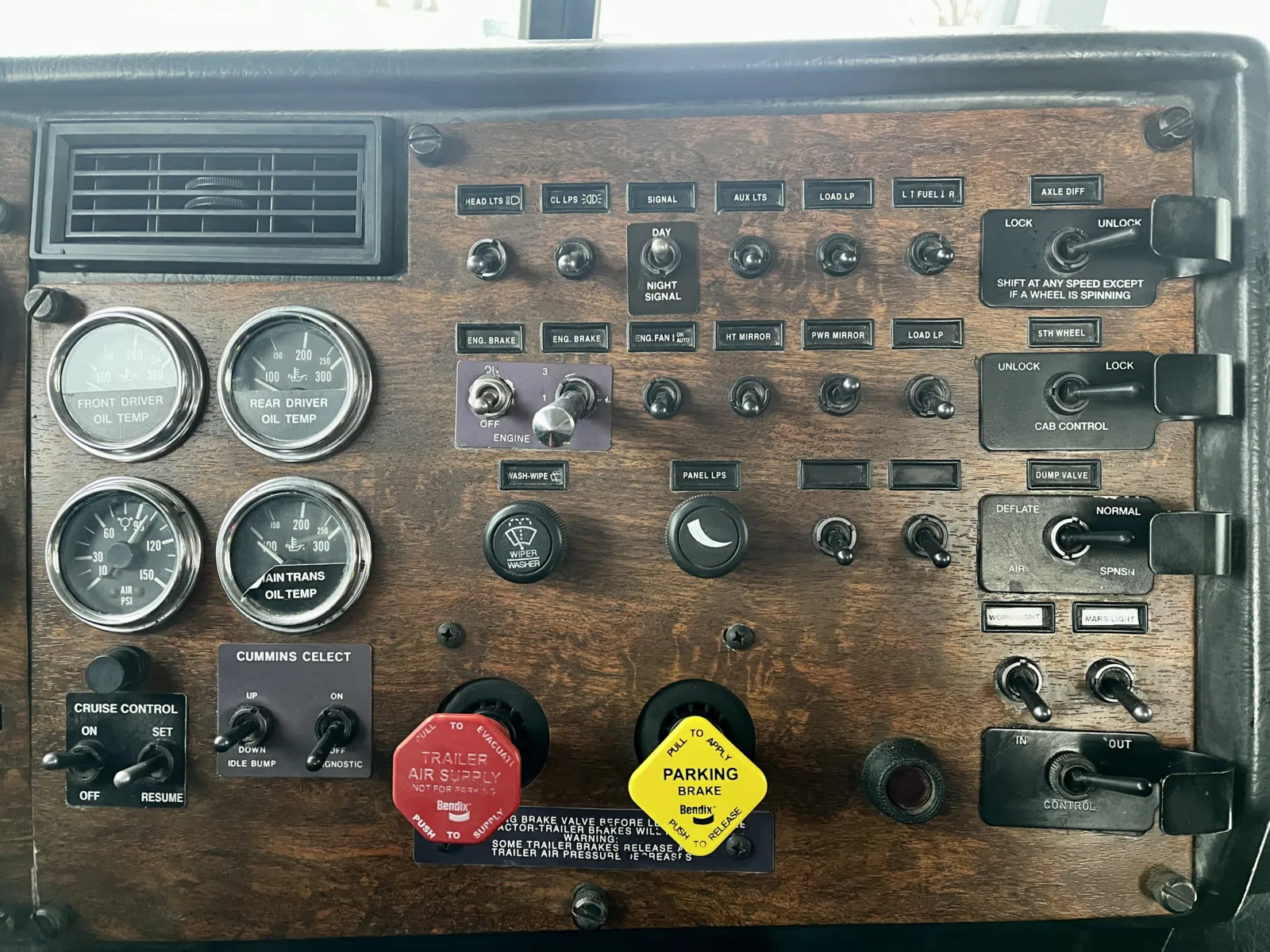 1999 Peterbilt - image 18