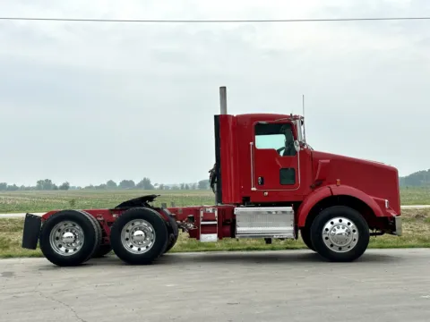 Another view of 2012 KENWORTH T800 for sale in New Lenox, IL at Forge Truck Centers - Illinois