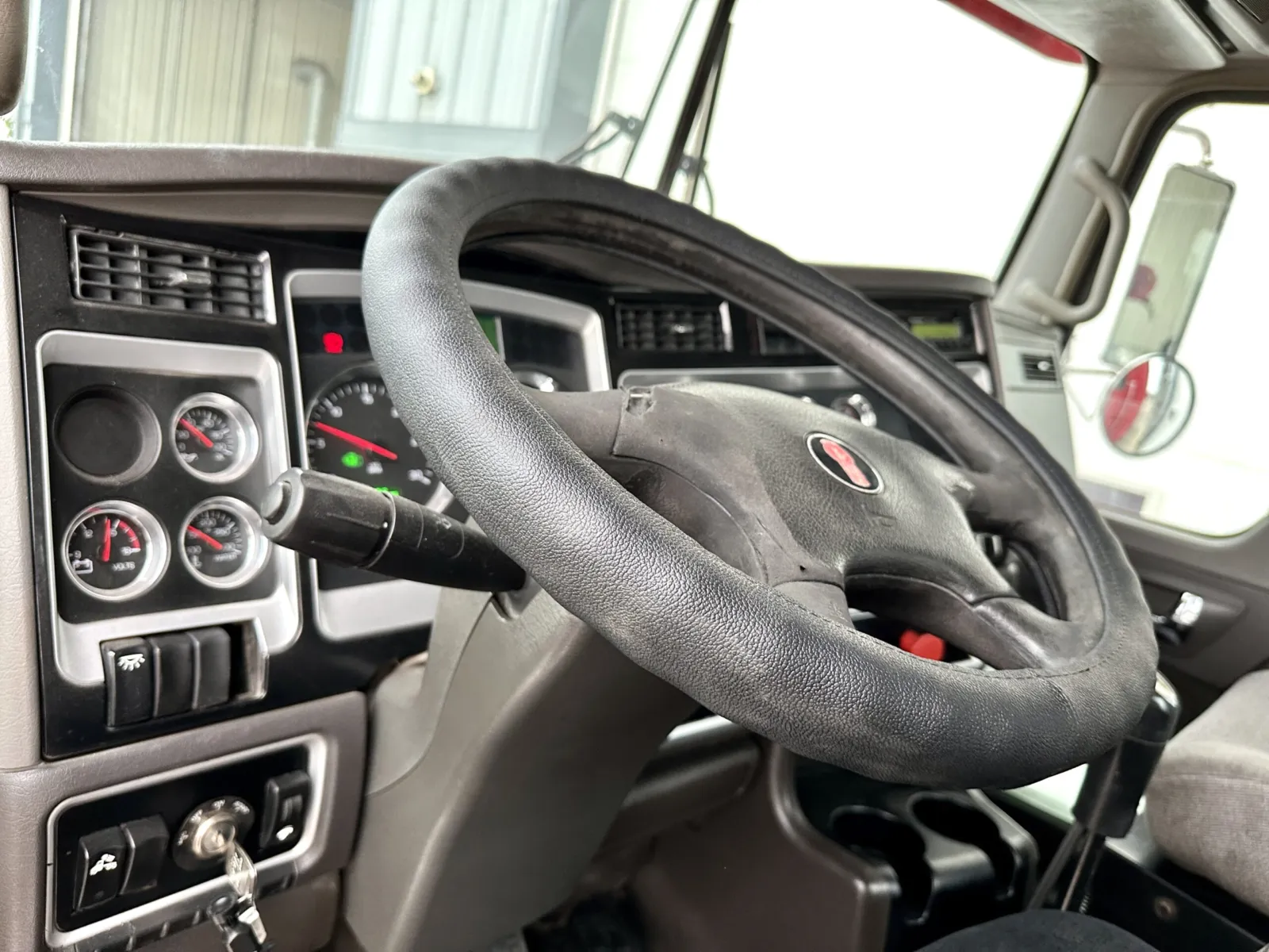 2012 Kenworth T800 - image 15