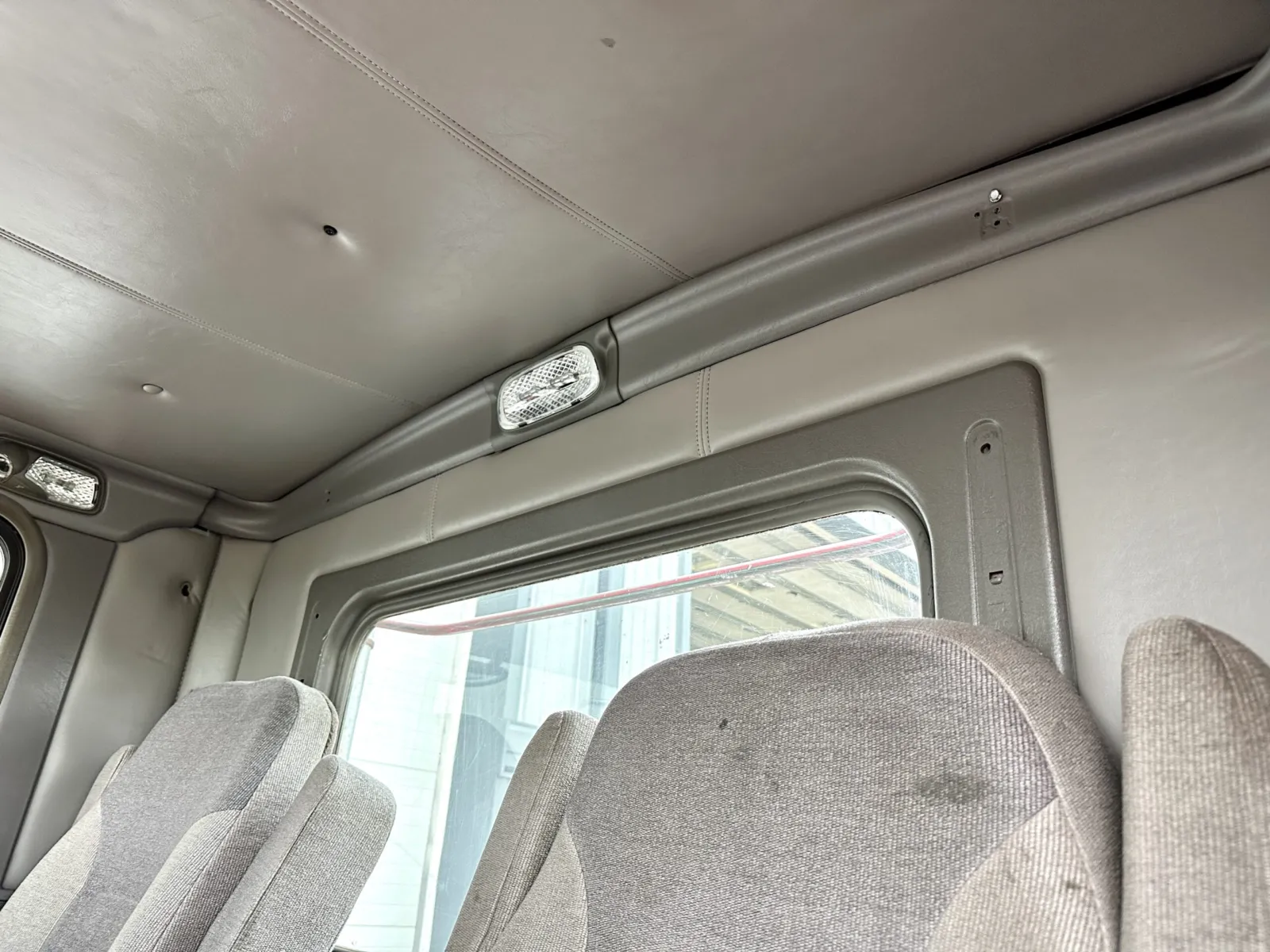 2012 Kenworth T800 - image 19