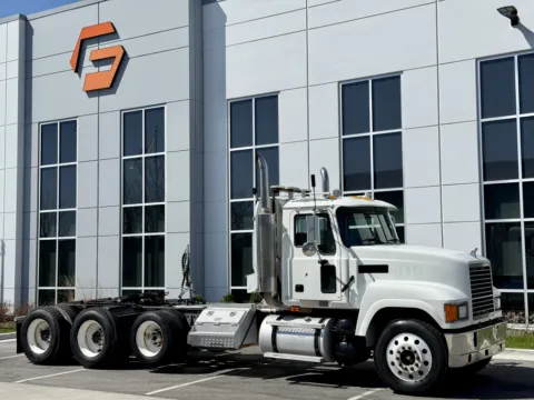 Photos of 2007 MACK CH613 for sale in New Lenox, IL at Forge Truck Centers - Illinois