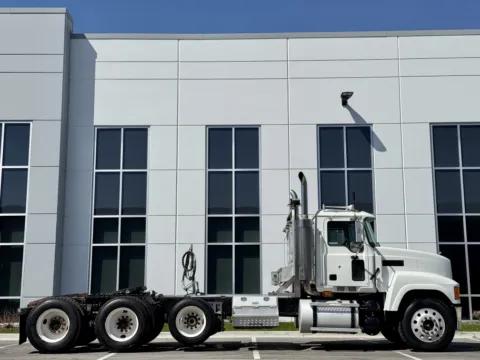 Another view of 2007 MACK CH613 for sale in New Lenox, IL at Forge Truck Centers - Illinois