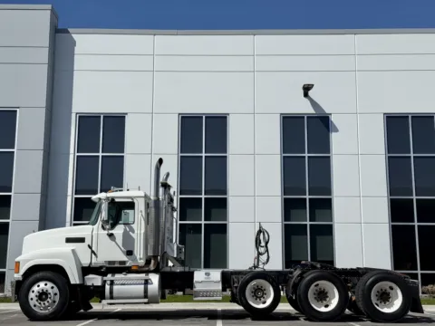More photos of 2007 MACK CH613 at Forge Truck Centers - Illinois, IL