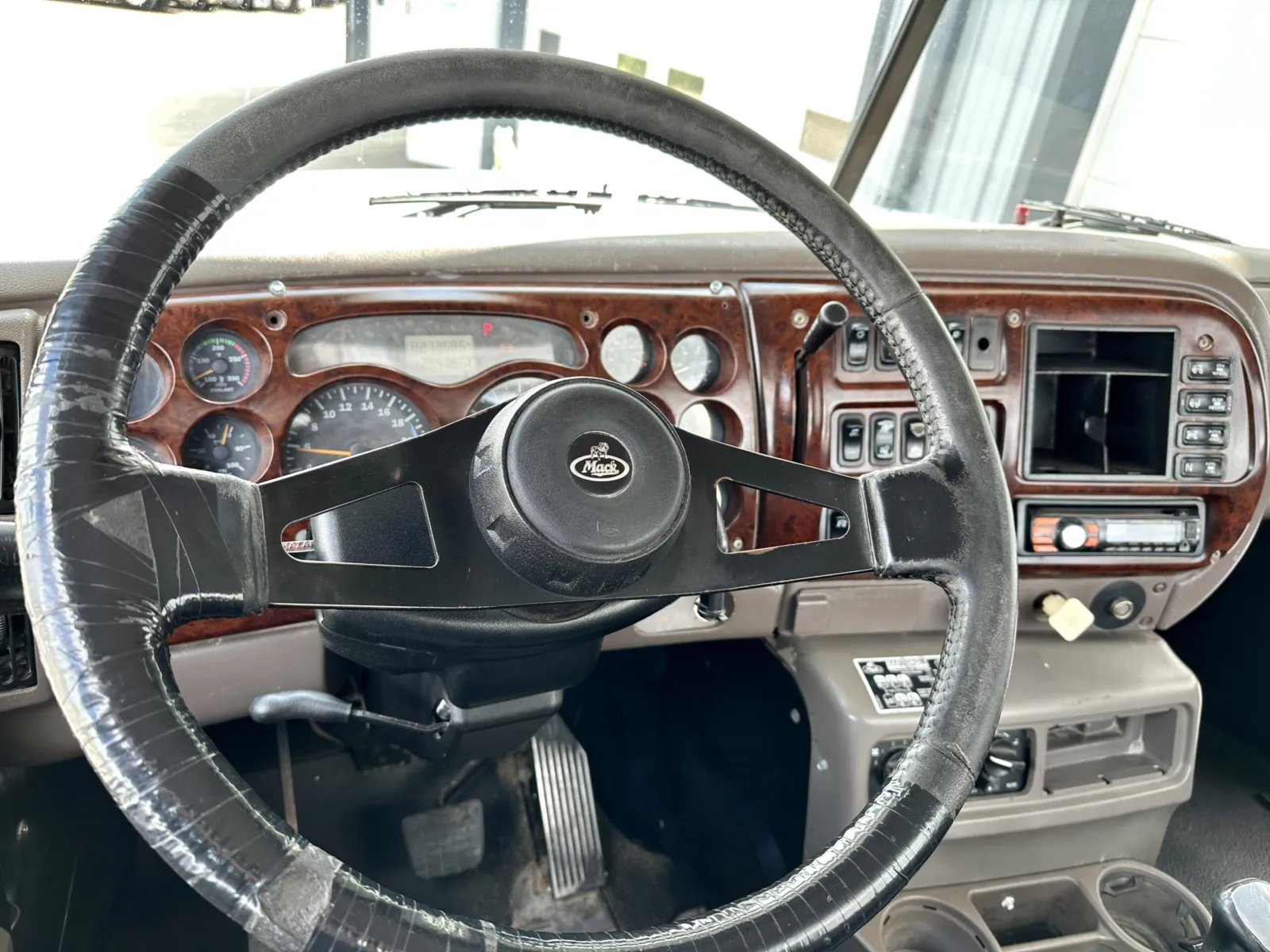 2007 Mack - image 16