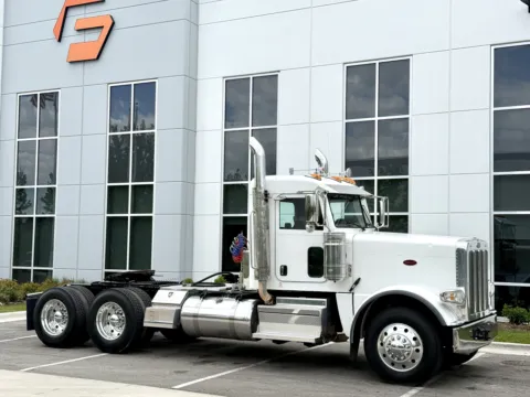 Photos of 2018 PETERBILT 389 for sale in New Lenox, IL at Forge Truck Centers - Illinois