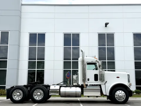 Another view of 2018 PETERBILT 389 for sale in New Lenox, IL at Forge Truck Centers - Illinois