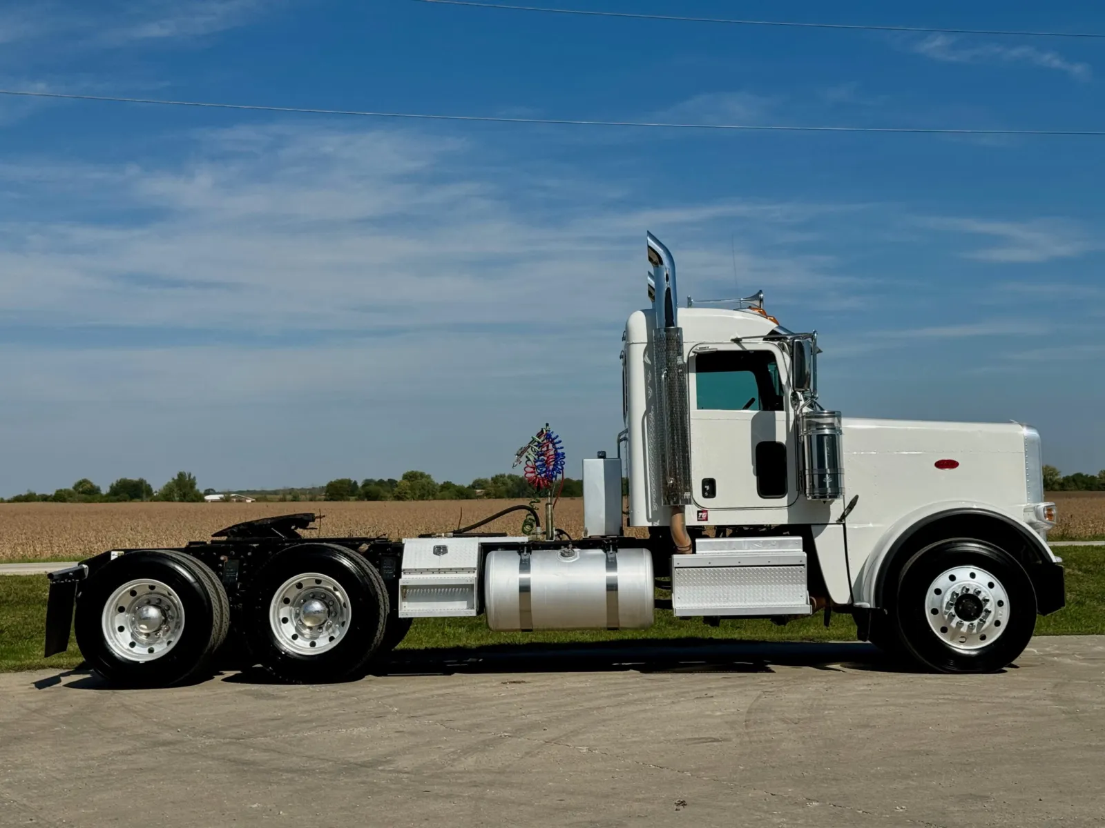 2018 Peterbilt 389 - image 3