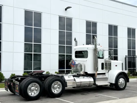 More photos of 2018 PETERBILT 389 at Forge Truck Centers - Illinois, IL