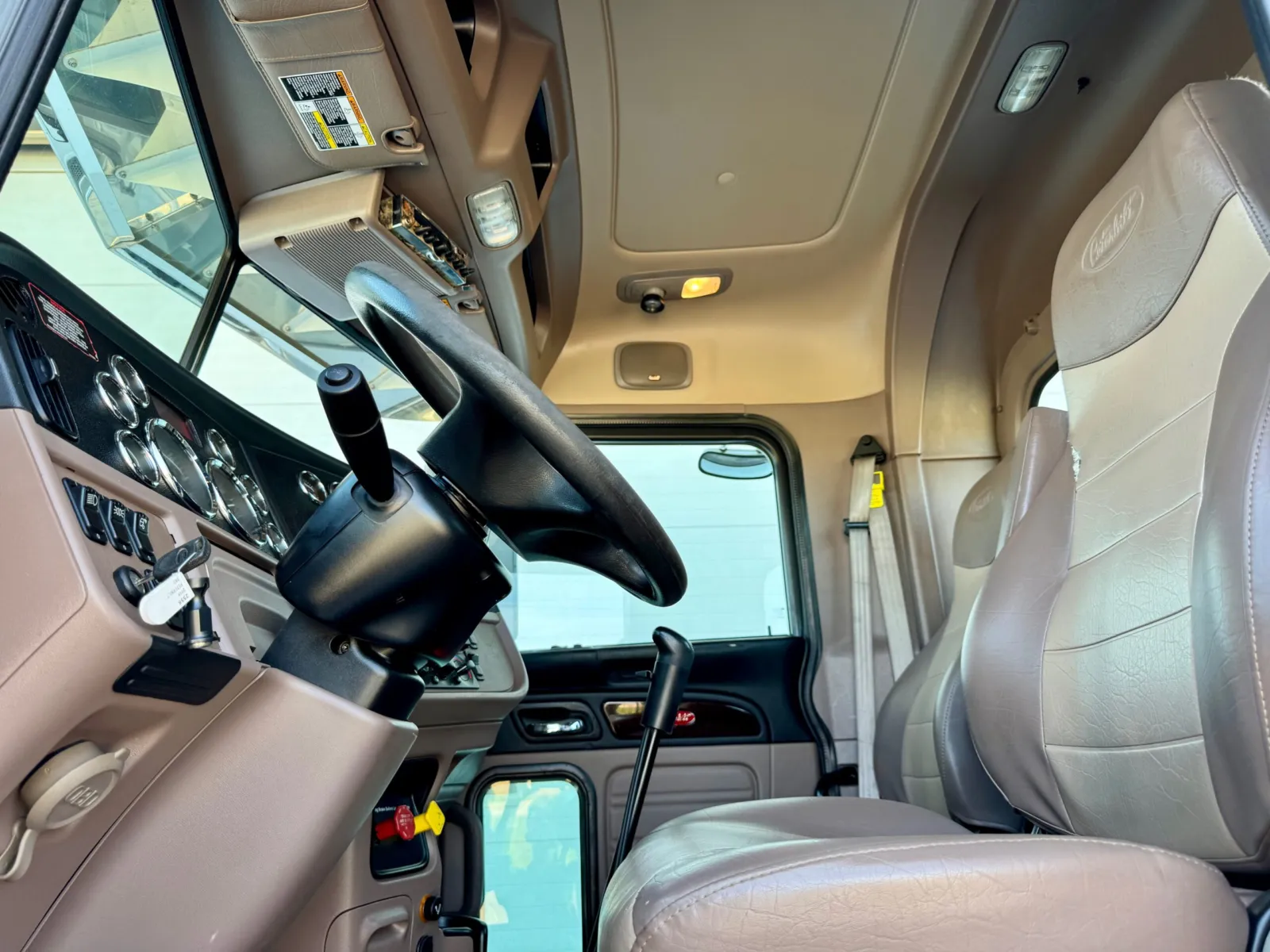 2018 Peterbilt 389 - image 14