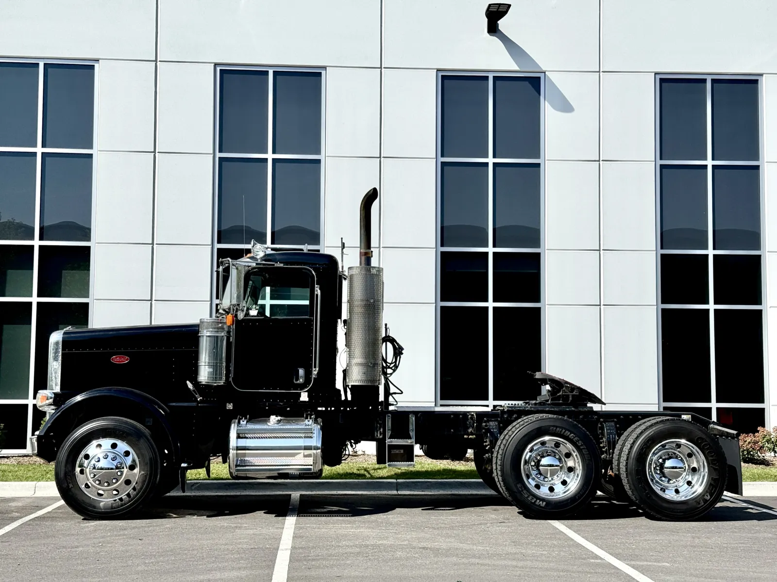 2011 Peterbilt - image 4