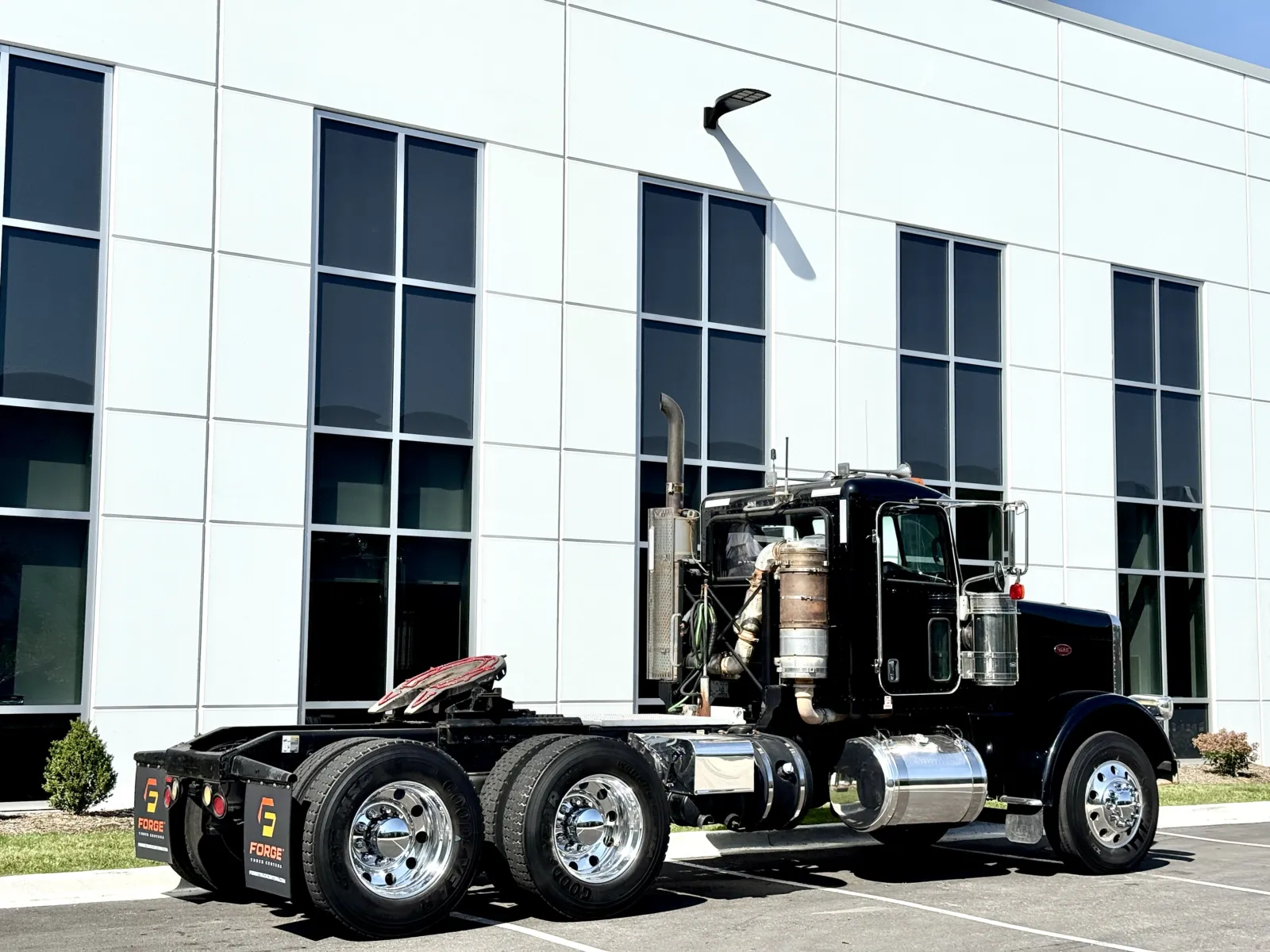 2011 Peterbilt - image 5