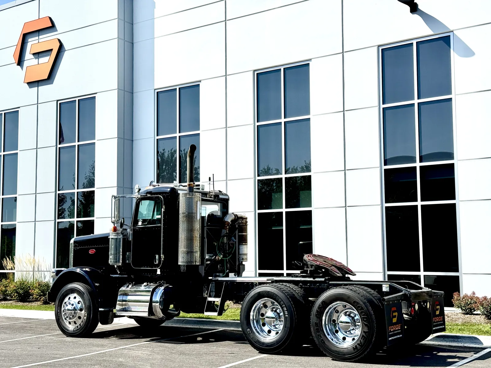 2011 Peterbilt - image 6