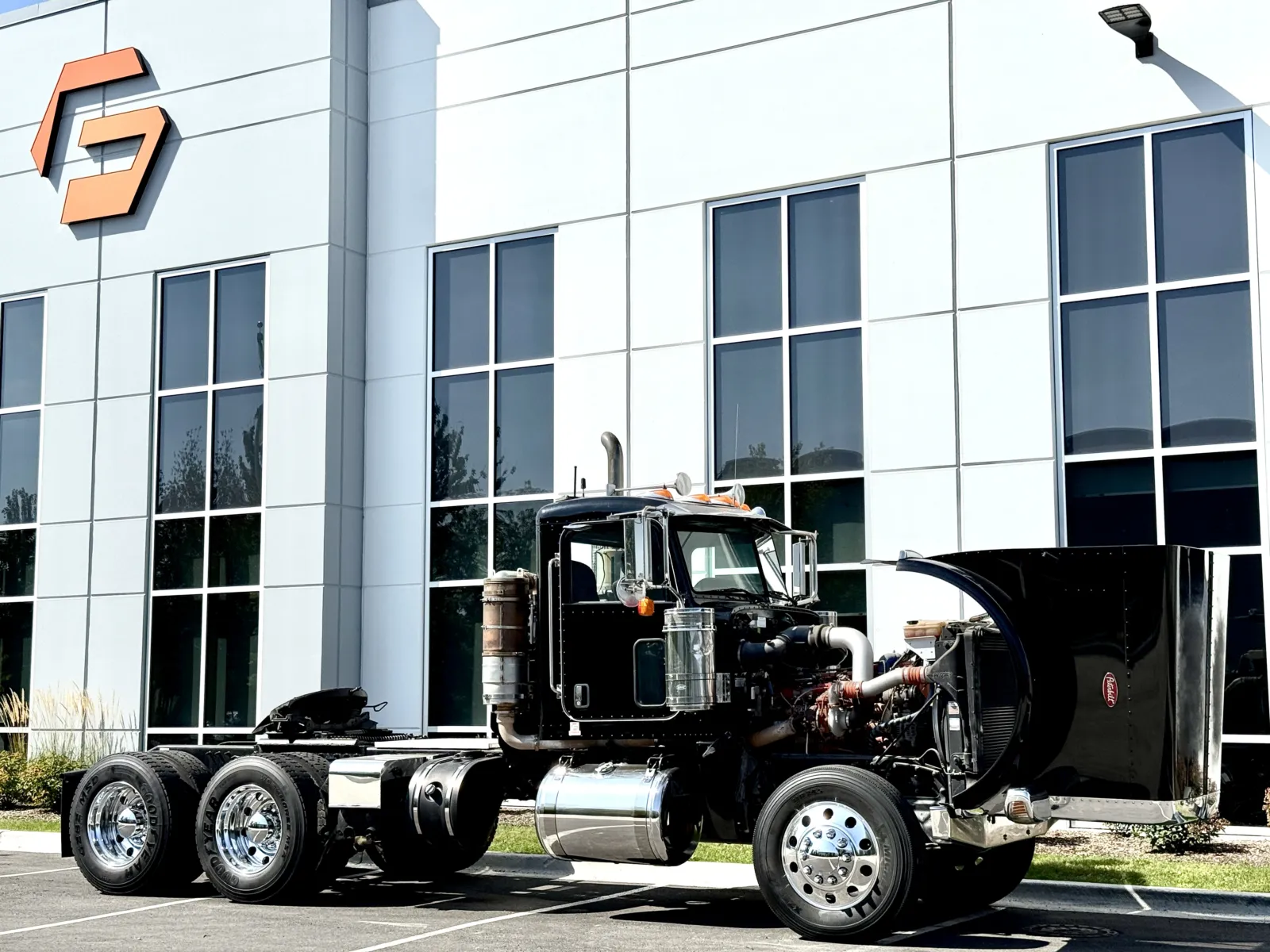 2011 Peterbilt - image 9