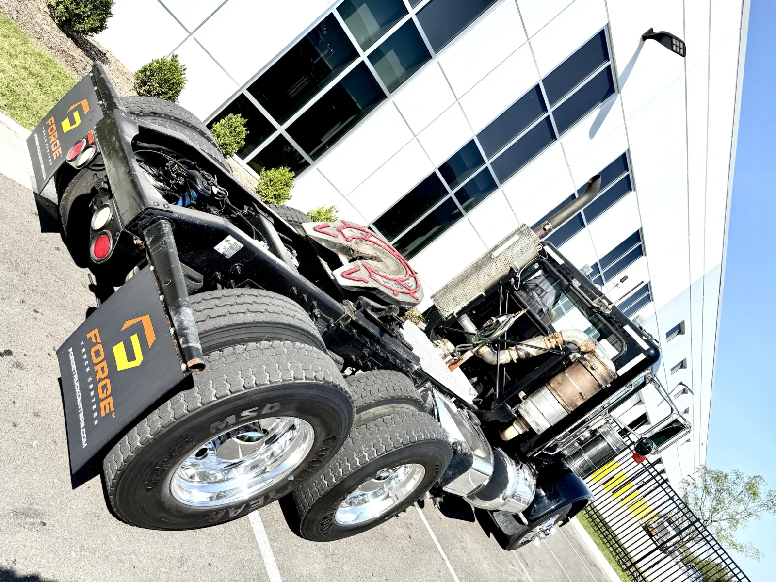 2011 Peterbilt - image 11