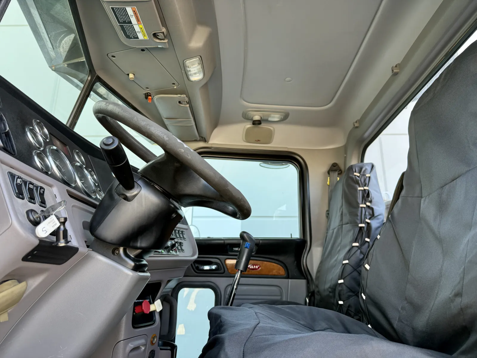 2011 Peterbilt - image 14