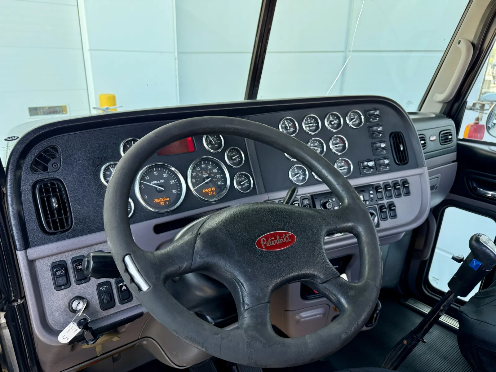 2011 Peterbilt - image 15