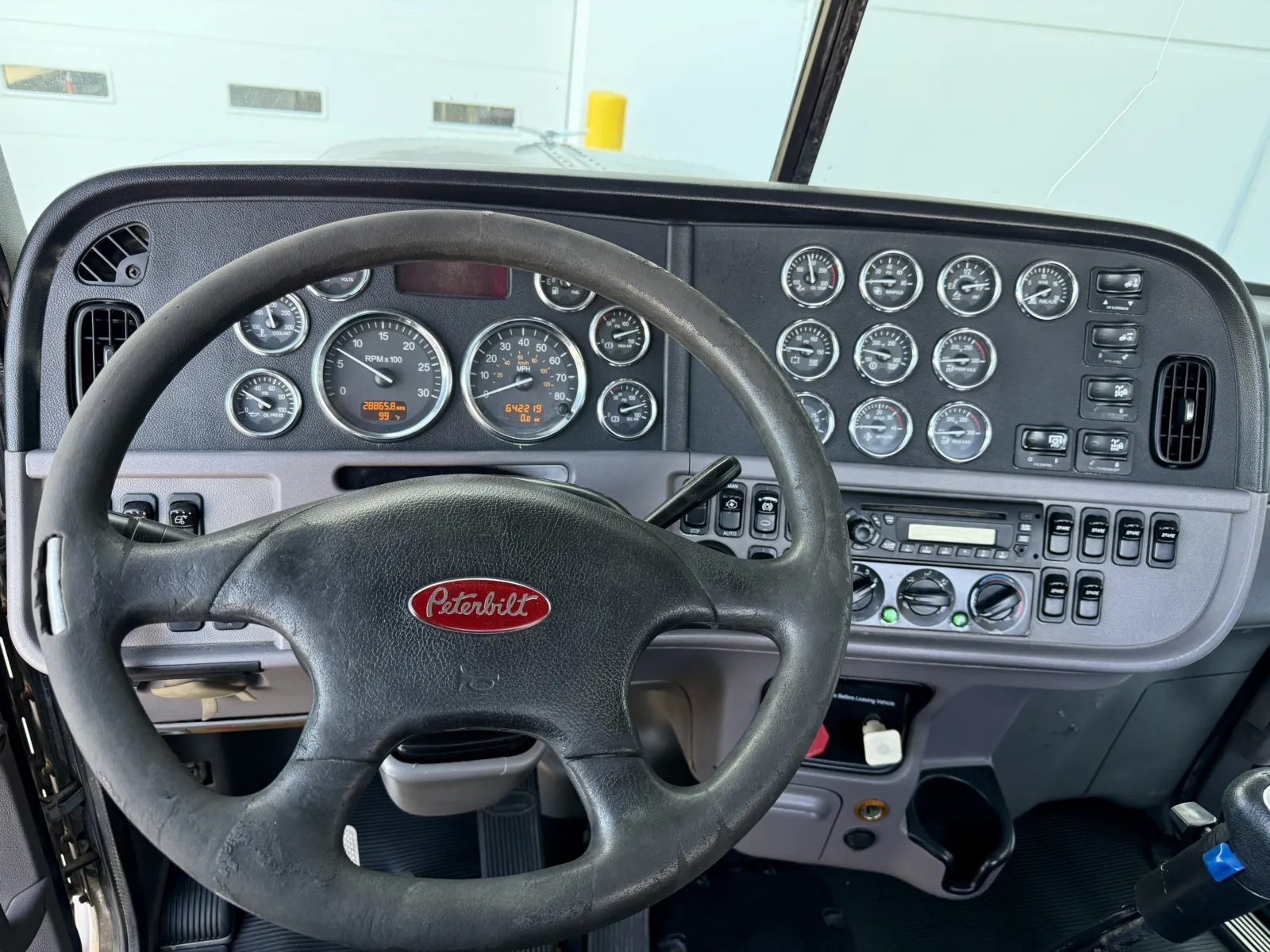 2011 Peterbilt - image 16