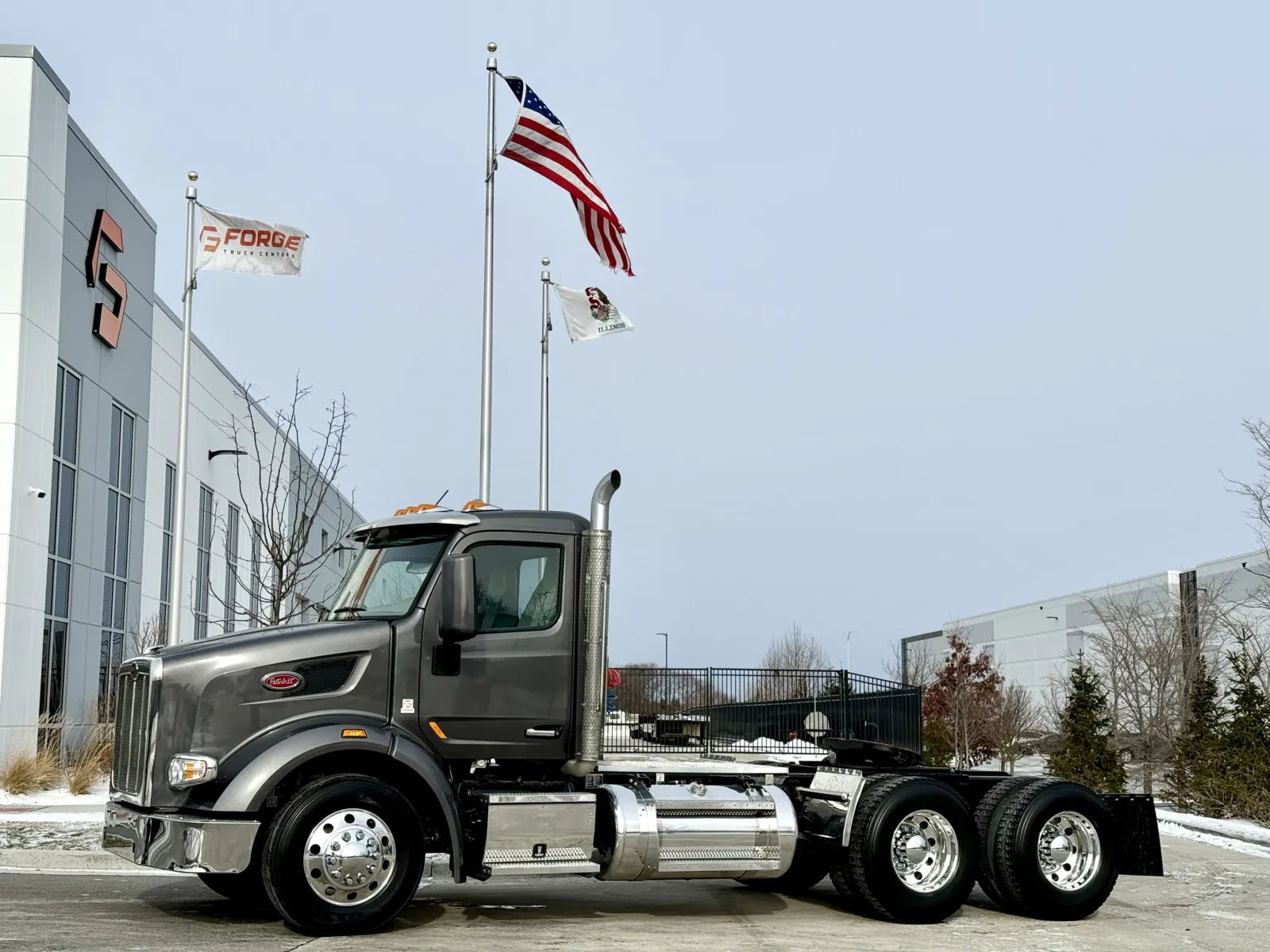 2022 Peterbilt 567 - image 1